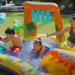 בריכת פעילות בעיצוב דינוזאור לילדים 57444 מבית Intex