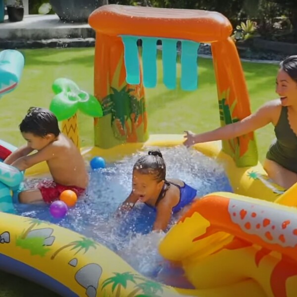 בריכת פעילות בעיצוב דינוזאור לילדים 57444 מבית Intex