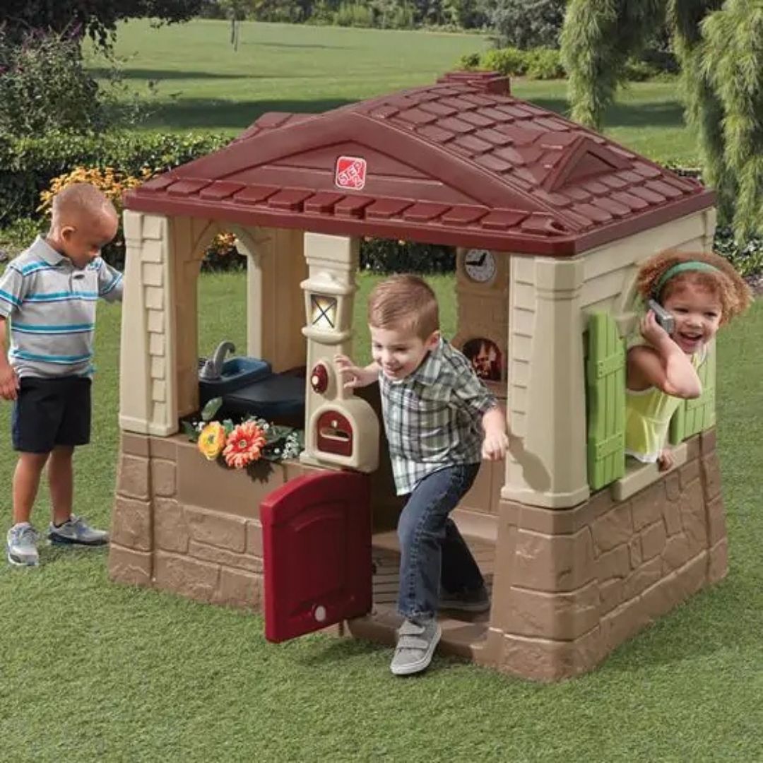 בית משחק לילדים מדגם "ארבע עונות" בגוון חום מבית STEP2 ארה"ב