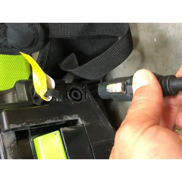 ⁦יחידת כח נישאת 80V PRO גוף בלבד ובונוס מפוח - GREENWORKS 99783⁩ – תמונה ⁦5⁩