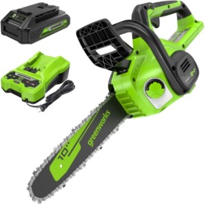 מסור שרשרת נטען GREENWORKS דגם 99701-1 עם סוללת 2 אמפר ומטען מהיר, כולל להב OREGON 10 אינץ', מערכת שימון אוטומטי ומתיחת שרשרת ללא כלים לגיזום עצים ועבודות נגרות