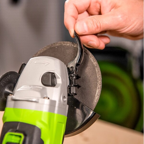 ⁦משחזת זווית 24V בראשלס 5 אינץ' (גוף בלבד) GREENWORKS 99574/3.5⁩ – תמונה ⁦6⁩