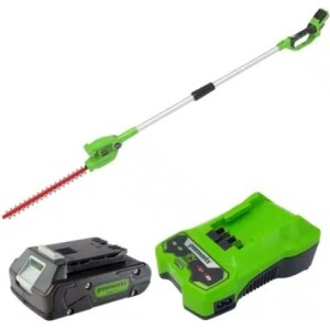 מגזמת גובה נטענת GREENWORKS דגם 99778-4 עם מוט מתארך 2.2 מטר, להב פלדה 51 ס"מ וראש מסתובב 7 מצבים, כולל סוללת 24V 2 אמפר ומטען מהיר לגיזום גדרות ושיחים גבוהים