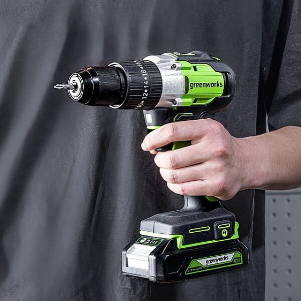 מברגה/מקדחה GREENWORKS 24V Brushless דגם GD24DD60 משלבת מנוע מתקדם ומומנט 60Nm לביצועים מקצועיים בעבודות קידוח והברגה